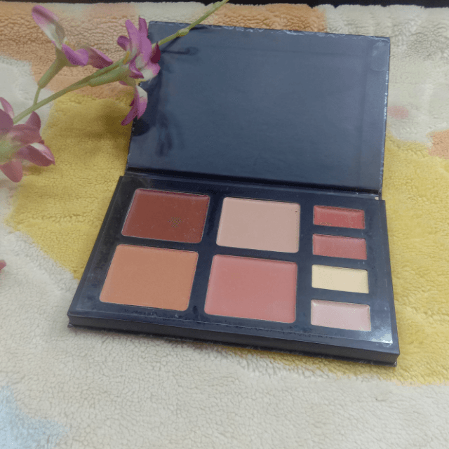 UCANBE  Contour & Corrector Concealer Palette